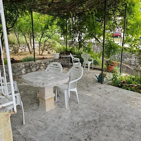 Сasa de vacaciones Ljubo Podgora (Split-Dalmatia)